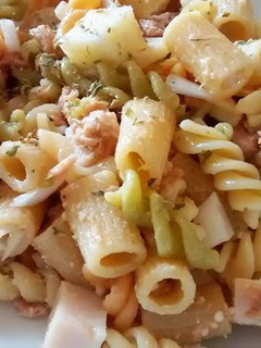 Una foto de Ensalada de pasta ligera y fácil