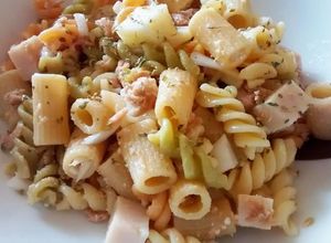 Foto principal de Ensalada de pasta ligera y fácil