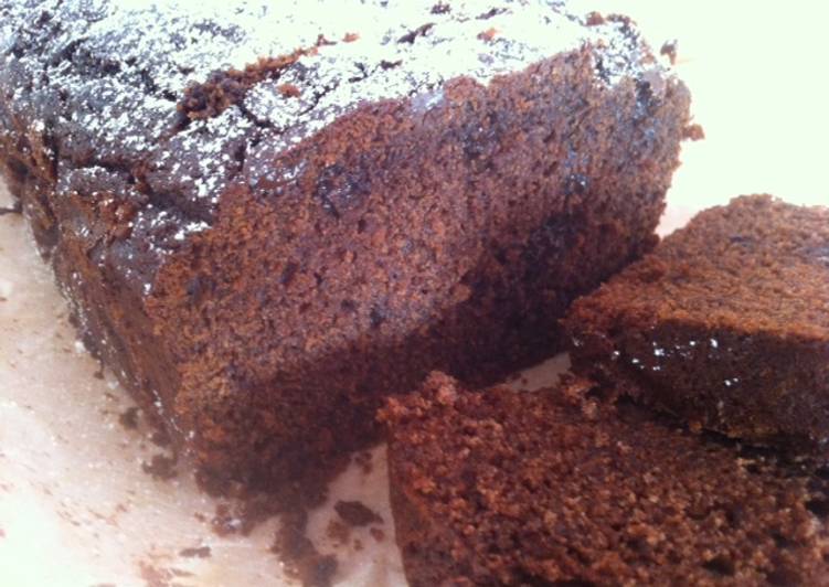 Bizcocho de chocolate y plátano con pepitas de chocolate