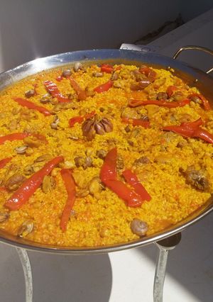 Una foto de Arroz con pollo y conejo