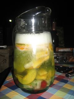 Una foto de Sangría de cava con ginebra