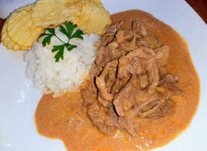Una foto de Strogonoff de Carne al Estilo Brasilero - Estrogonofe de Carne Simples