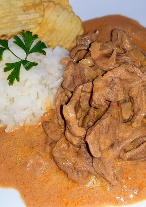 Una foto de Strogonoff de Carne al Estilo Brasilero - Estrogonofe de Carne Simples