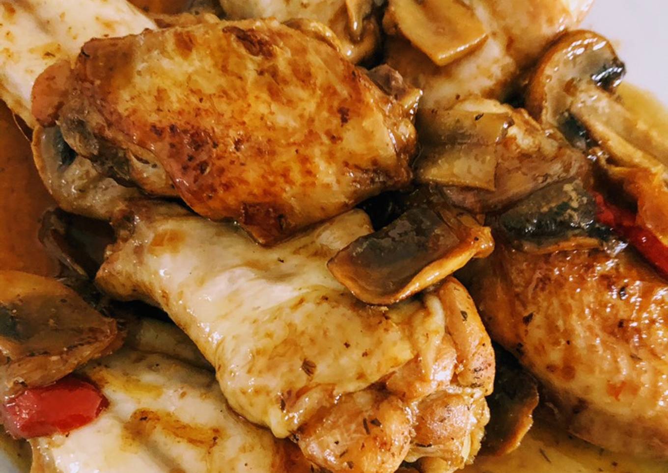 Alitas de pollo con champiñón y salsa de soja