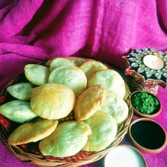 Besan ki kachori A picture of Besan ki kachori.