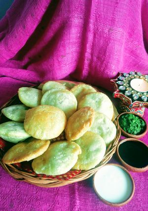 A picture of Besan ki kachori.