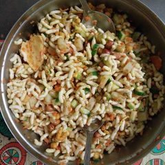 A picture of Bengal style jhalmudi.