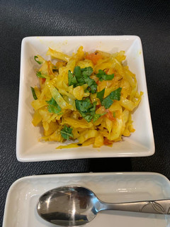 કોબી બટાકા નું શાક (Kobi Bataka Shak Recipe In Gujarati) રેસીપી મુખ્ય ફોટો