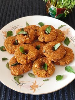 डाळ वडा (daal vada recipe in marathi) रेसिपी चे मुख्य फोटो