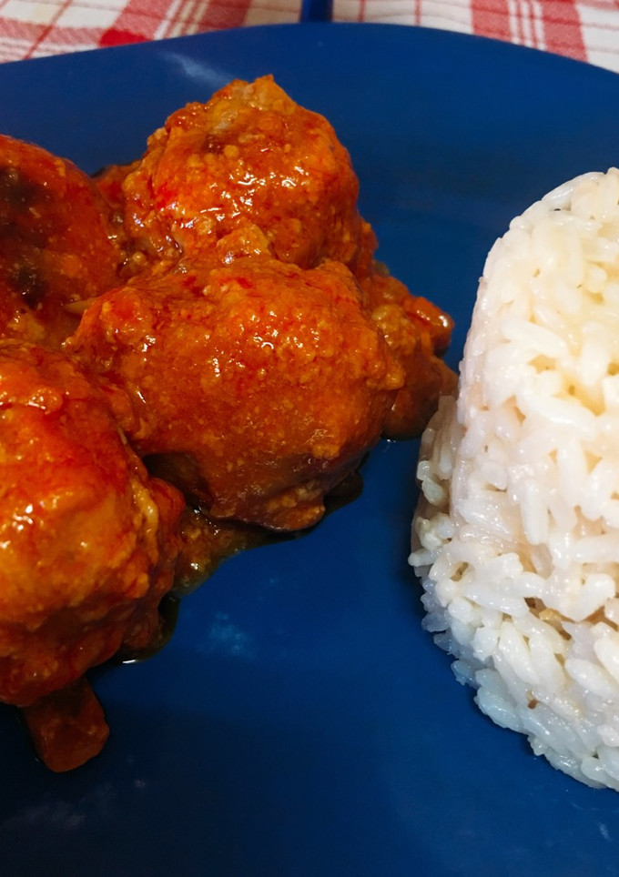 Una foto de Albóndigas en salsa con tomate y vino en Olla Gm G / Normal o fuego lento