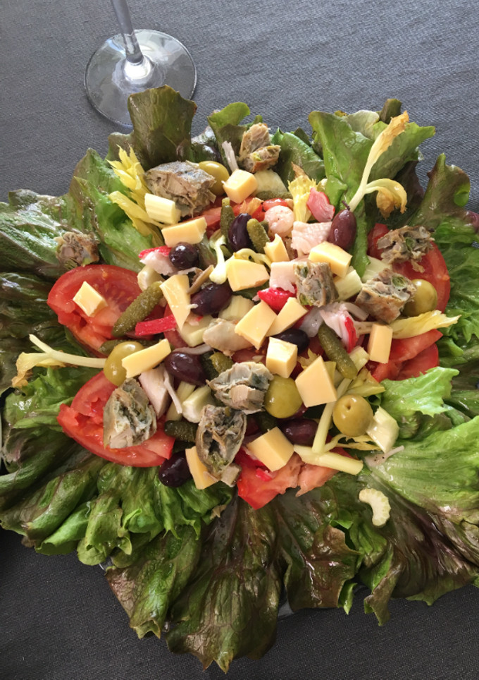 Una foto de Ensalada variada y muy fresca para este verano