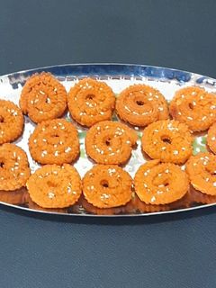 મીની ચકરી (Mini Chakri Recipe In Gujarati) રેસીપી મુખ્ય ફોટો