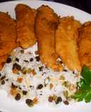 Marineras de merluza y ensalada de arroz con frutos secos y espe