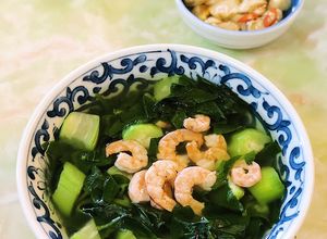 Hình của món Canh tôm nõn nấu mùng tơi và mướp.