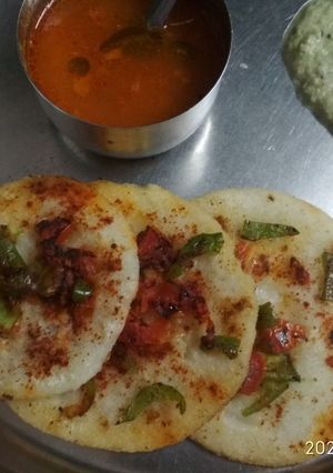 ઉત્તપમ & ચટણી (Uttapam & Chutney Recipe In Gujarati) રેસીપી મુખ્ય ફોટો