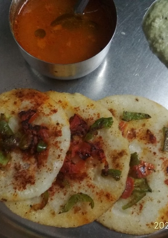 ઉત્તપમ & ચટણી (Uttapam & Chutney Recipe In Gujarati) રેસીપી મુખ્ય ફોટો