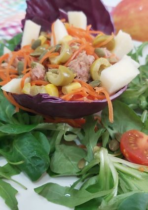 Una foto de Cesta de lombarda con atún 🥗🥗