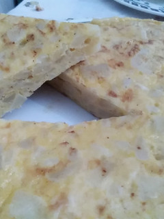 Una foto de Tortilla de patata al ajo
