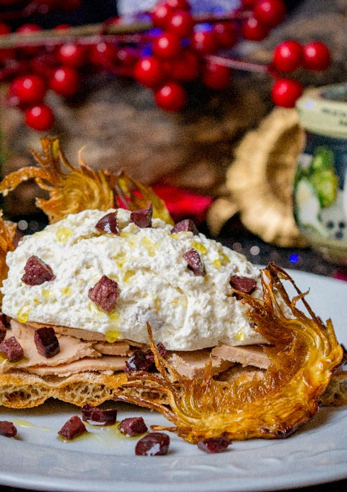 Una foto de Tosta de foie con mousse de alcachofa
