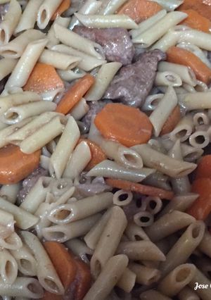 Una foto de Macarrones con estofado de ternera