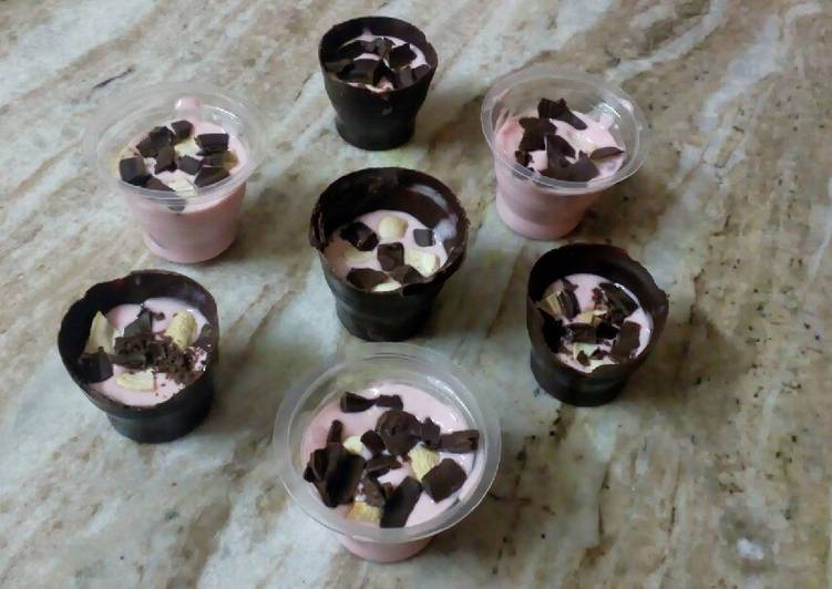 Chocolate cups and Strawberry Mousse