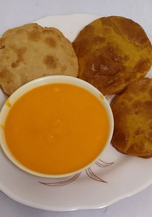 મસાલા પુરી વિથ રસ (Masala Puri Recipe In Gujarati) રેસીપી મુખ્ય ફોટો