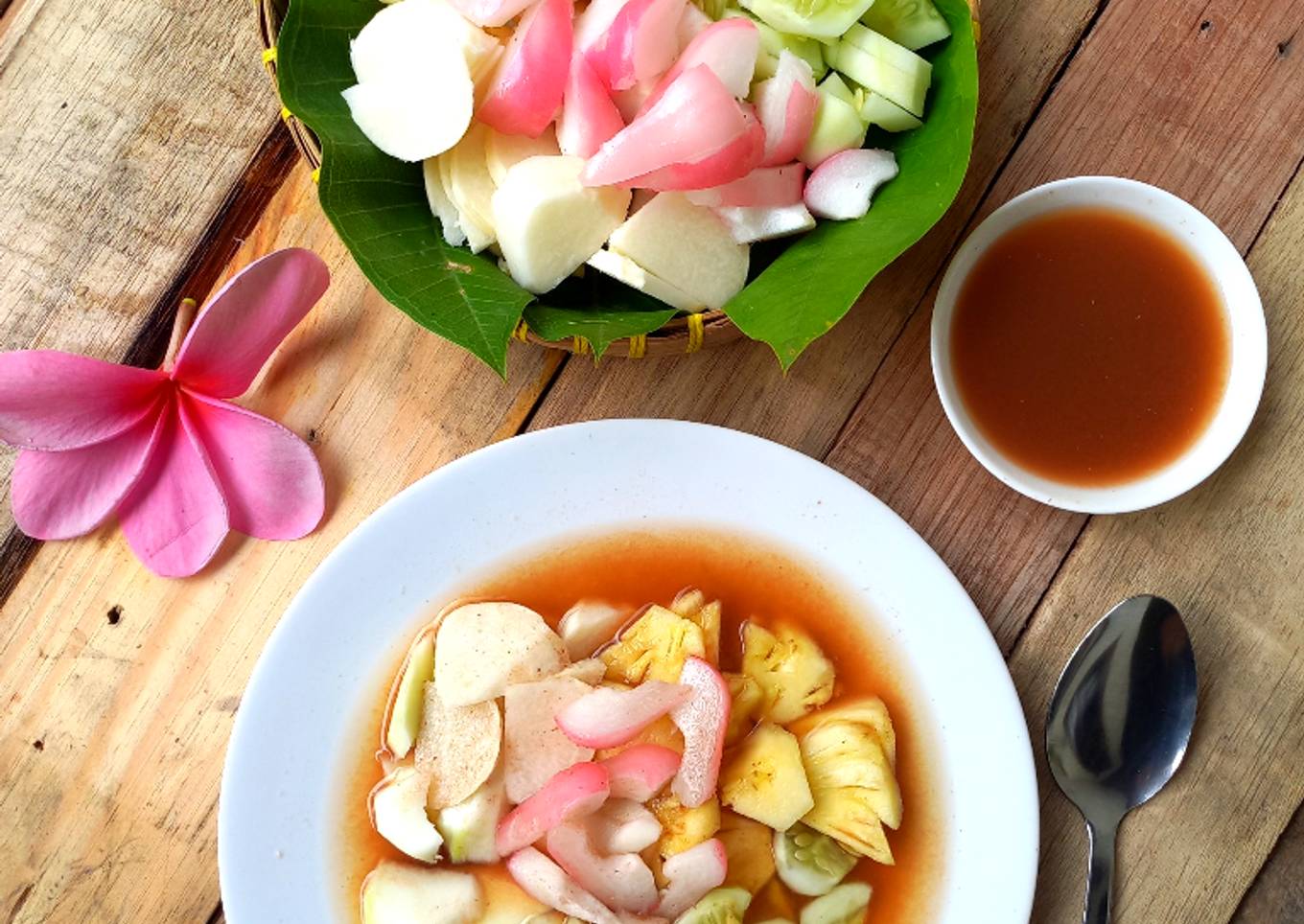 Rujak kuah pindang khas Bali