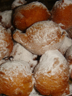 Una foto de Buñuelos dulces tradicionales