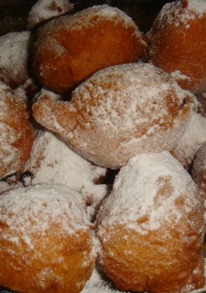 Una foto de Buñuelos dulces tradicionales