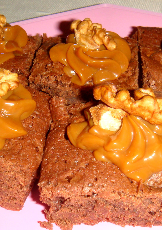 Una foto de Deliciosos brownies con nuez