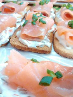 Una foto de Canapés de Salmón ahumado 
