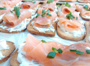 Una foto de Canapés de Salmón ahumado 