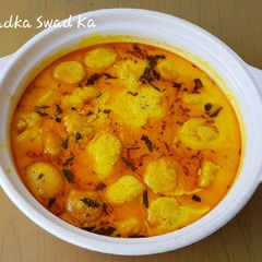 A picture of Kadi Pakoda.