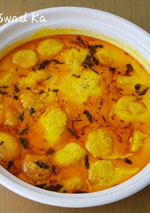 A picture of Kadi Pakoda.