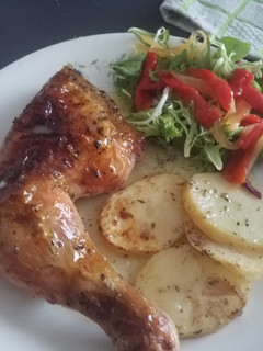 Una foto de Pollo al horno con sabor a limón