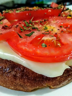 Una foto de MINI TORTILLA Española a la Napolitana...!🐣🍅