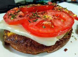 Una foto de MINI TORTILLA Española a la Napolitana...!🐣🍅