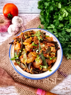 મસાલા ભીંડી (Masala Bhindi Recipe In Gujarati) રેસીપી મુખ્ય ફોટો