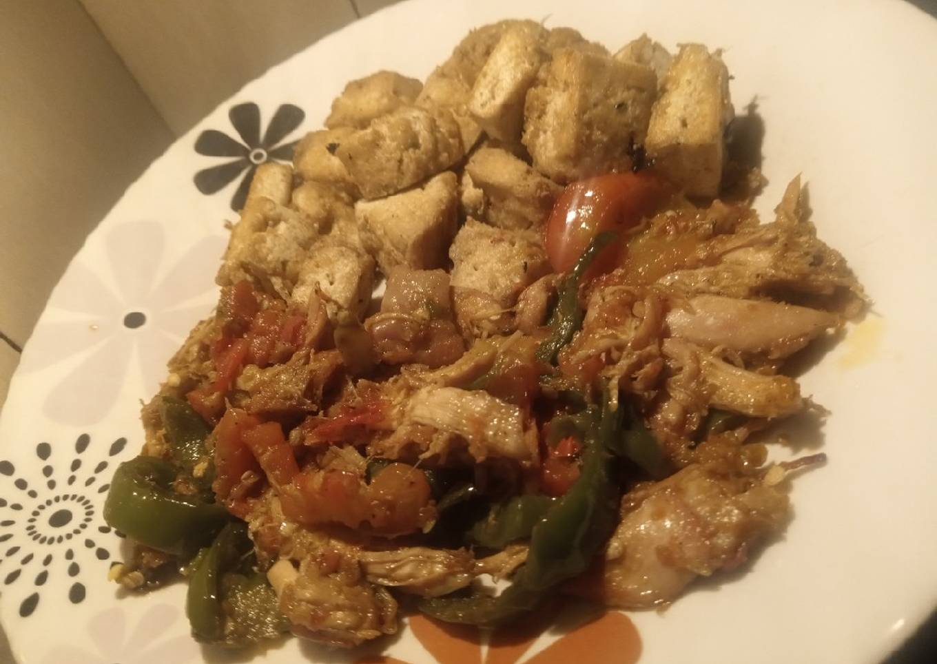 Stir fried chicken with tofu
