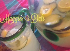 Una foto de Limonada con jengibre, pepino y menta