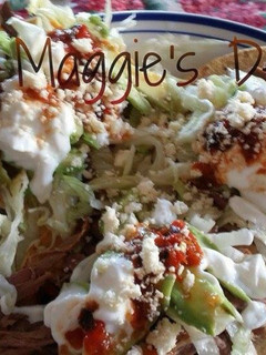 Una foto de Tostadas de carne deshebrada