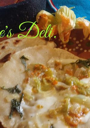 Una foto de Quesadillas de flor de calabaza