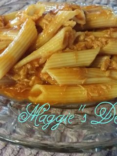 Una foto de Macarrones con atun y tomate frito