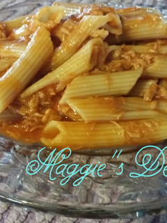 Una foto de Macarrones con atun y tomate frito