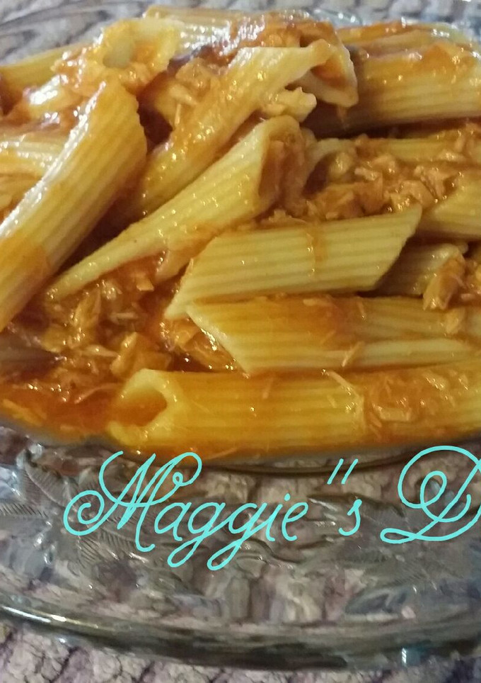 Una foto de Macarrones con atun y tomate frito