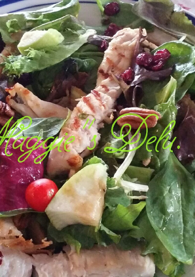 Una foto de Ensalada de pollo con arándanos
