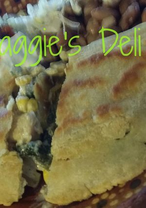 Una foto de Quesadilla de rajas con maíz
