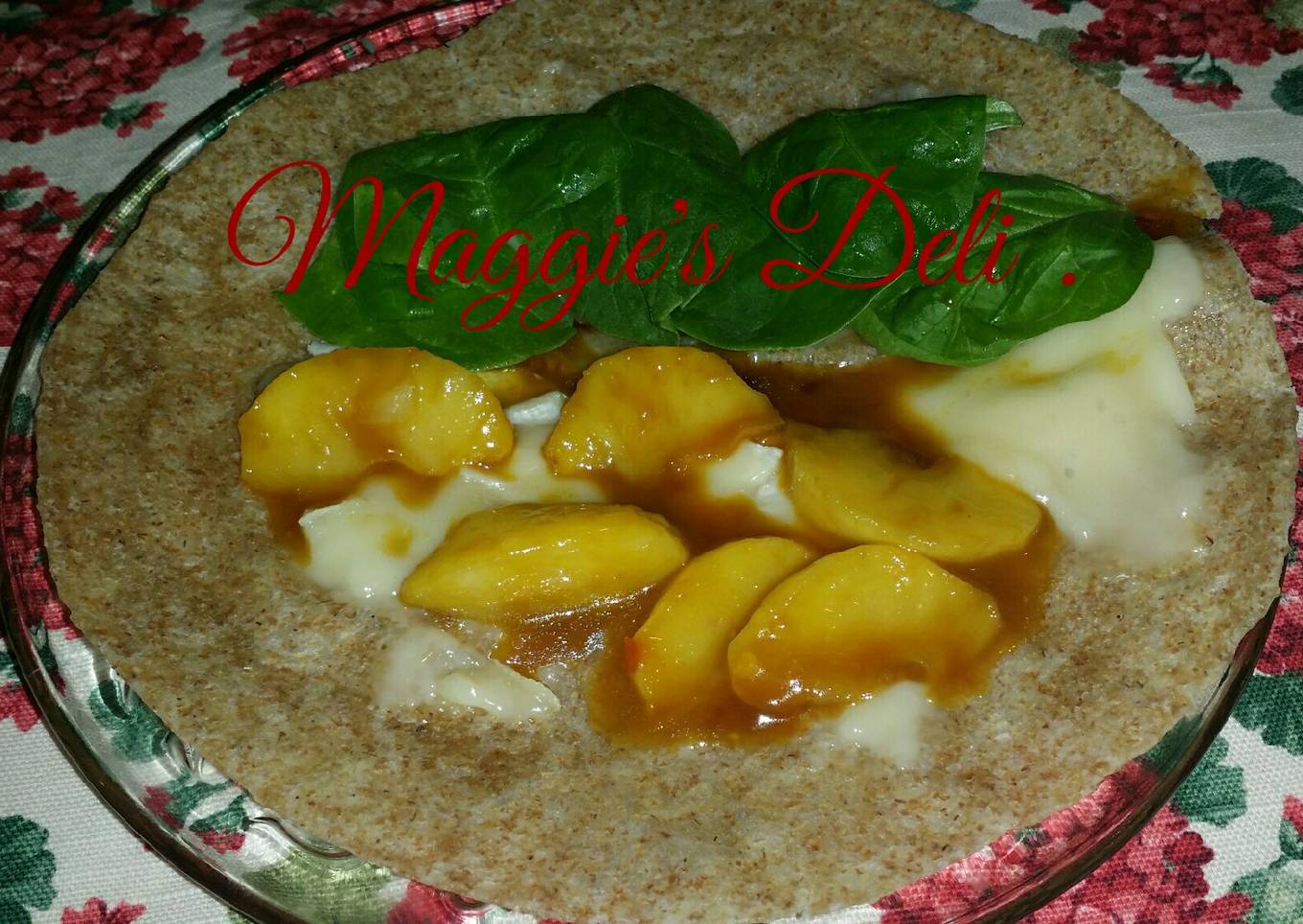 Quesadilla de manzana y queso brie.