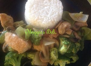 Una foto de Pollo con brocoli estilo oriental