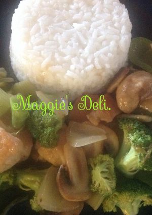 Una foto de Pollo con brocoli estilo oriental
